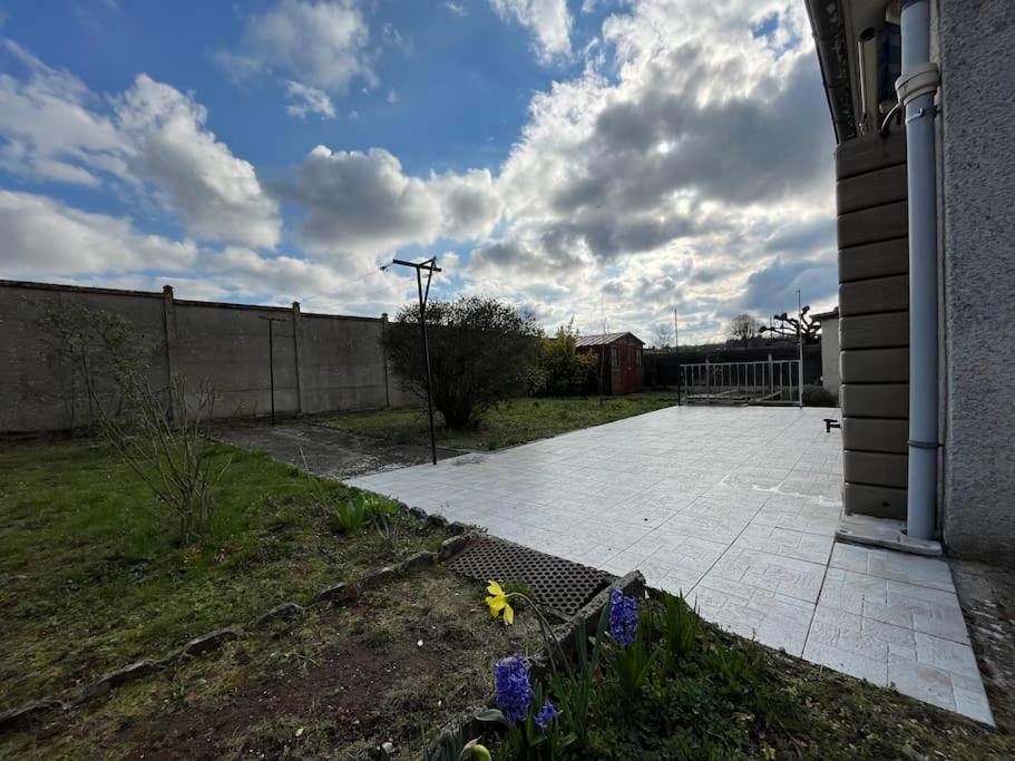 Maisonnette - Jardin Exterieur Champagne-sur-Seine Exterior foto