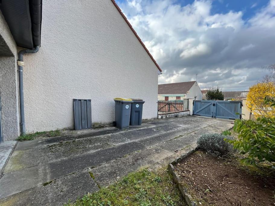 Maisonnette - Jardin Exterieur Champagne-sur-Seine Exterior foto